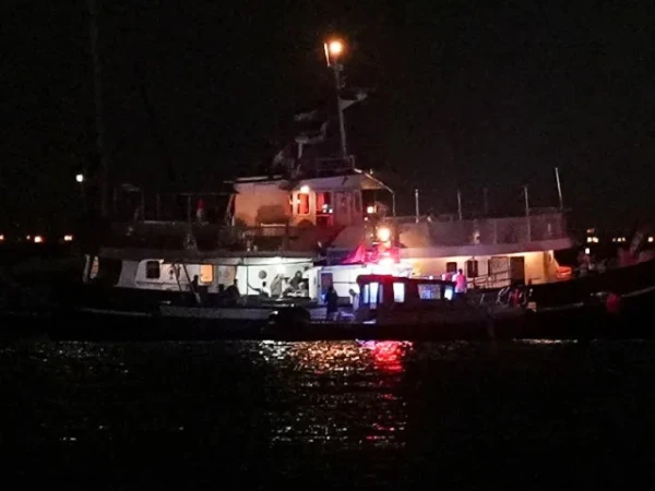 غزہ کیلیے امداد لے جانے والے گلوبل صمود فلوٹیلا پر اسرائیلی ڈرون حملے، کمیونیکیشن مفلوج، کارکنوں کی جانوں کو خطرہ